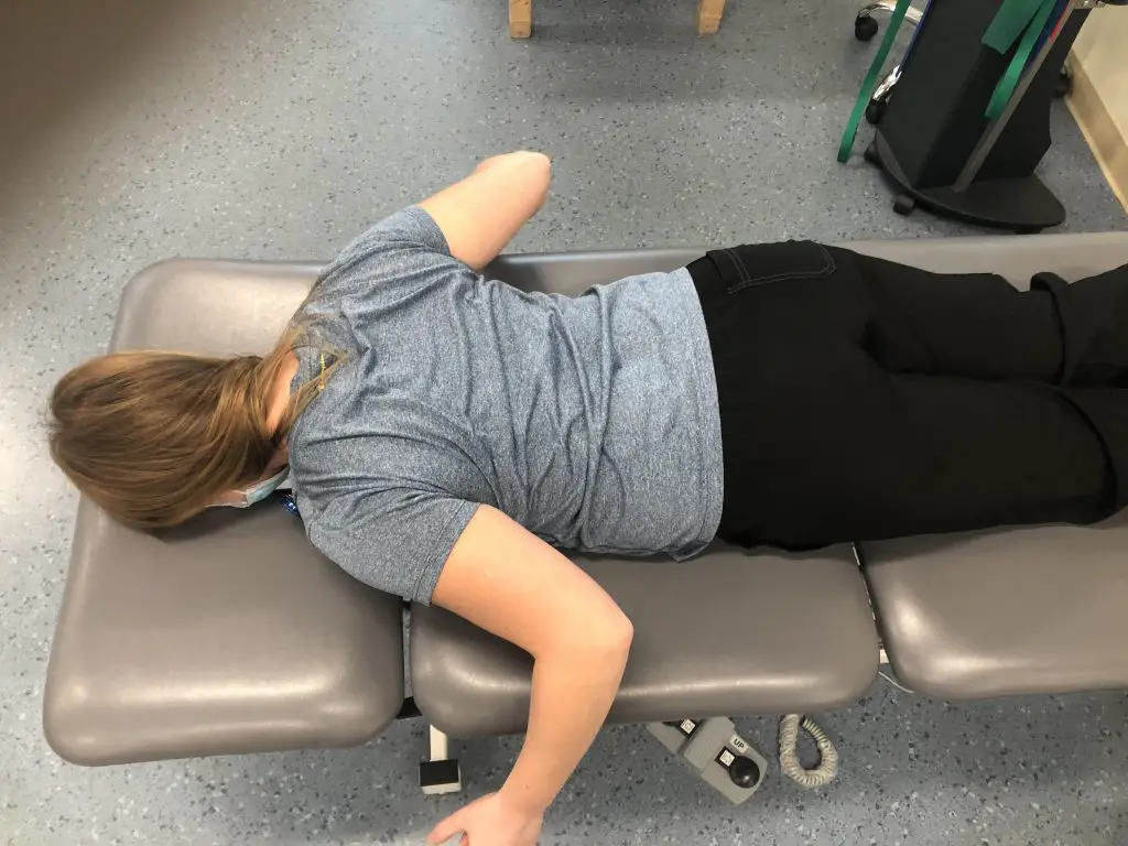 woman doing scapular rows for rounded shoulders