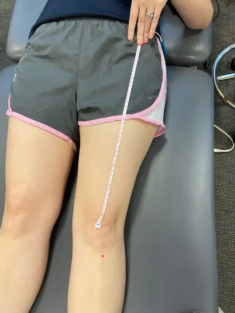 A string is used to find the ASIS of the hip and the middle of the patella.