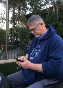 man looking at smartphone cervical lordosis